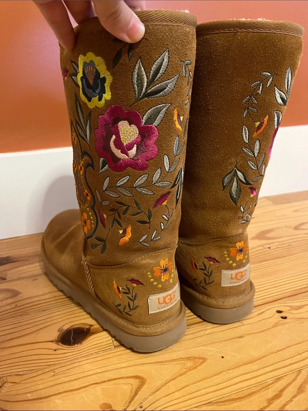 UGG Juliette Floral Embroidered Sheepskin Boots Chestnut Women’s Size 9